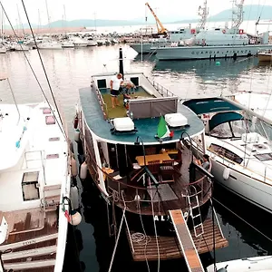 Boat & Breakfast Alicudi , Alghero Italië